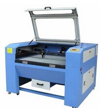 民升資訊：激光雕刻機在鞋業(yè)都有那些應用你知道嗎？